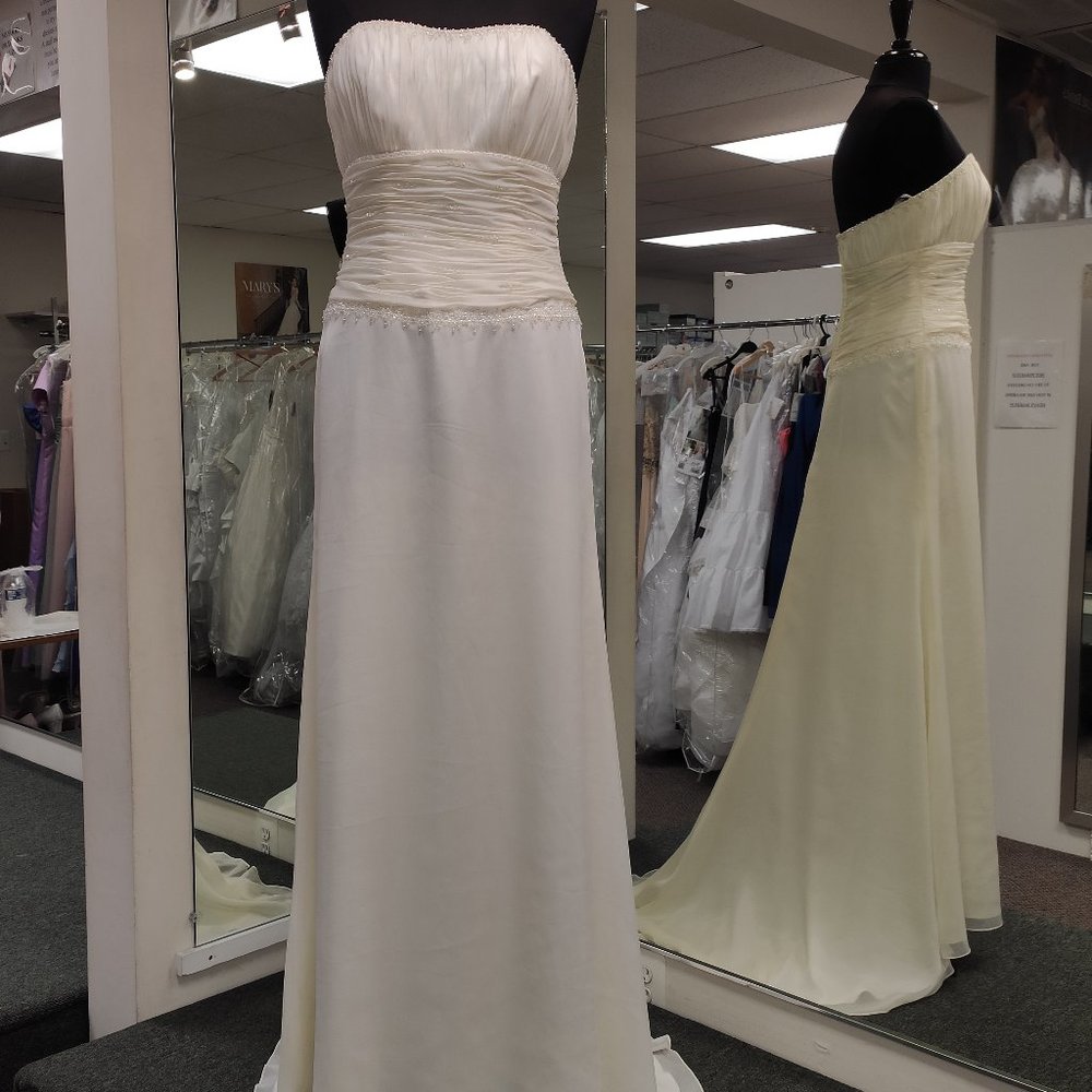 Moonlight Bridal I-143 Wedding Gown